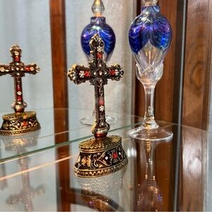 Ornate Red and Gold Cross Accent